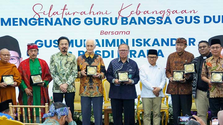 Nyai Sinta Nuriyah dan Yenny Wahid: Gus Dur Pahlawan Rakyat, Warisan Kemanusiaan yang Abadi