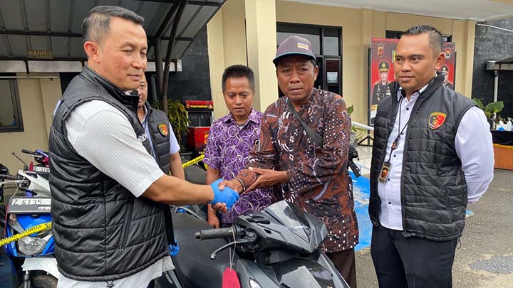 Tangis Lega Jojo : Tiga Bulan Menanti, Motor Hilang Akhirnya Kembali